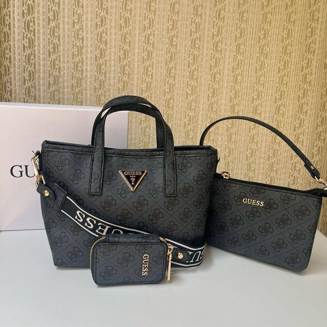 Guess 
Size: 27 ~ 22 cm
80 dhs🇦🇪
with box
🎁🎁🎁
Zain115
♥️♥️♥️