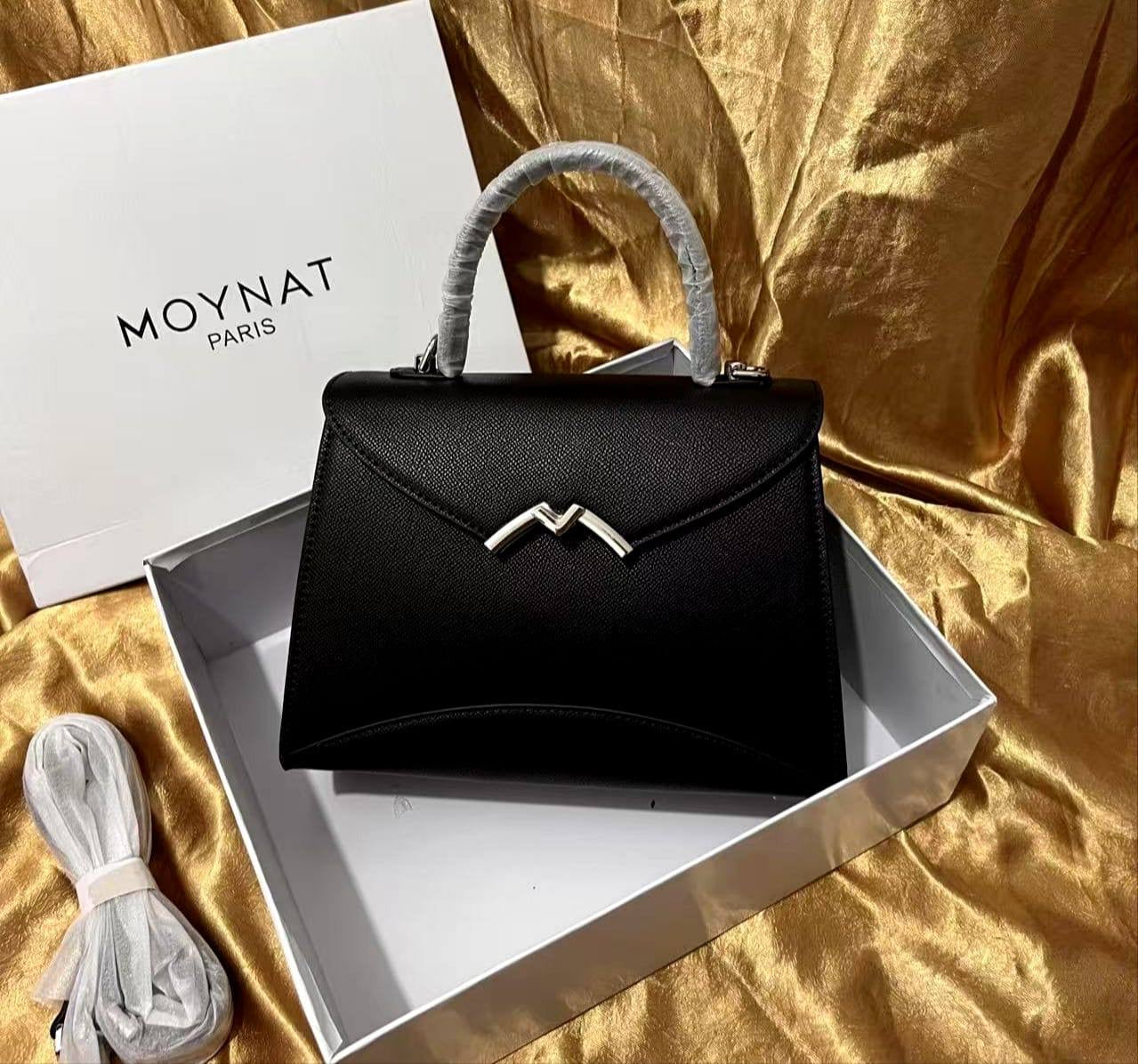 MOYNAT Paris
110 dhs🇦🇪
with box
🎁🎁🎁
size 25cm
Zain26
♥️♥️♥️