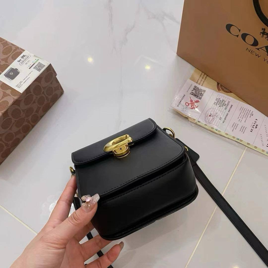 Coach
Phone bag 
With box 
🎁🎁🎁
60 dhs🇦🇪
Zain17
♥️♥️♥️