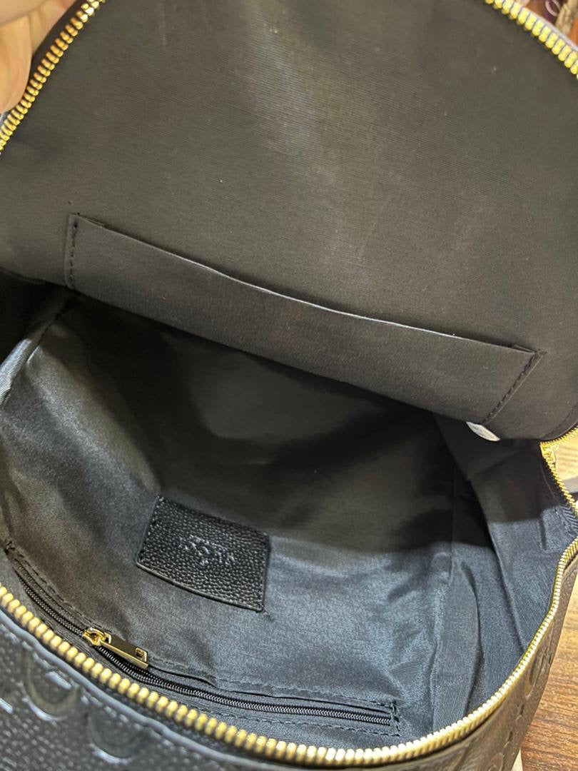 Bagback
105 dhs🇦🇪
size 31×12×38cm
Zain213
♥️♥️♥️