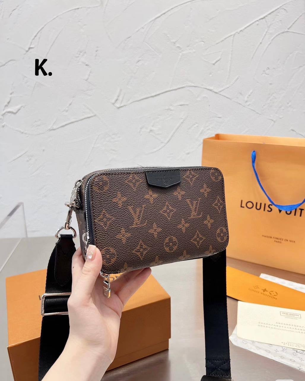 Louis Vuitton
LV Master
Crossbody bag 
200 dhs🇦🇪
With Original Box🎁
Zain33
♥️♥️♥️