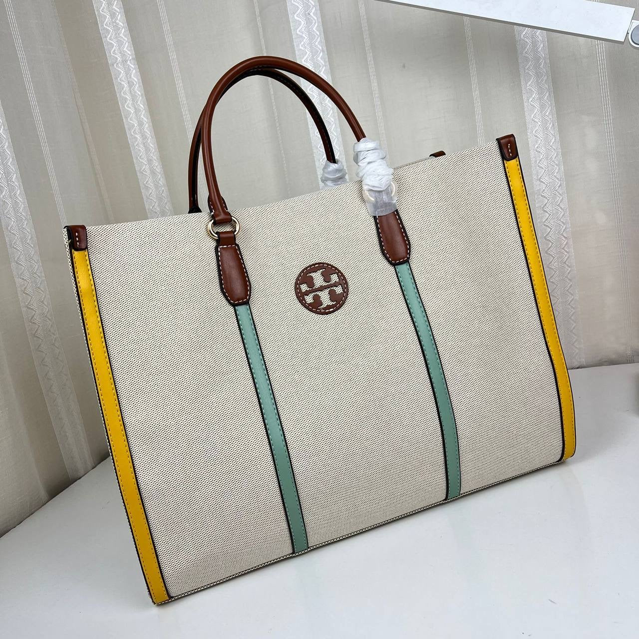 Tory Burch
90 dhs🇦🇪
Size…42x33cm
Size…35x27cm
Zain137
Zain93
♥️♥️♥️