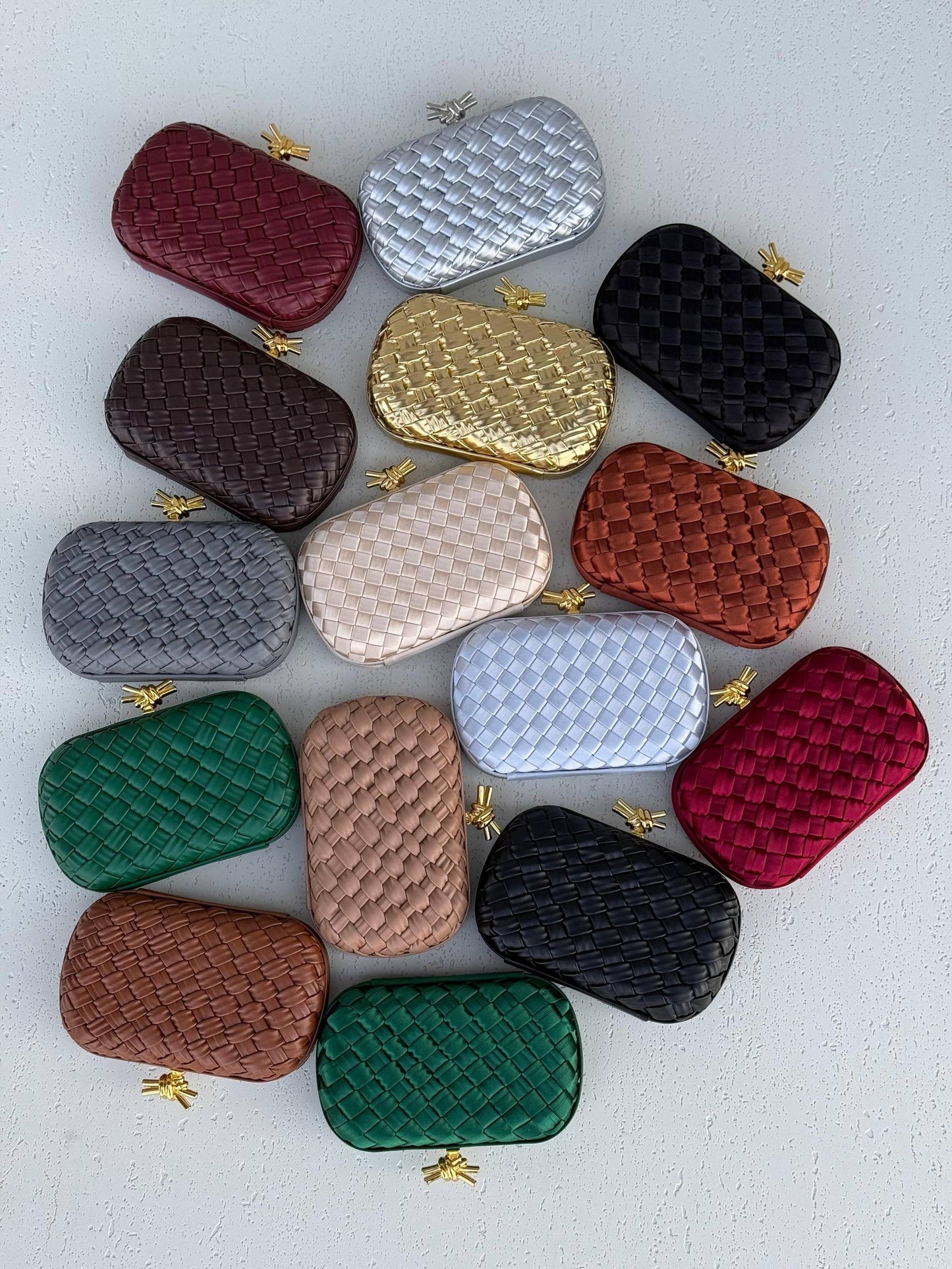 New Collection✨✨✨
BOTTEGA VENETA
20cm
340 dhs🇦🇪
Top quality 
With box
🎁🎁🎁
Zain167
♥️♥️♥️
