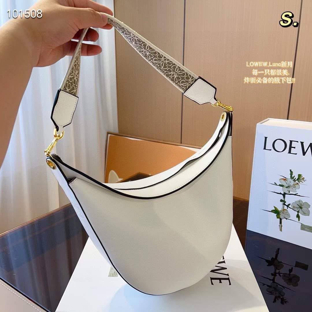 LOEWE 
COPY ONE 
BIG OFFER *WITH BOX 
🎁🎁🎁
120 dhs🇦🇪
Zain39
♥️♥️♥️