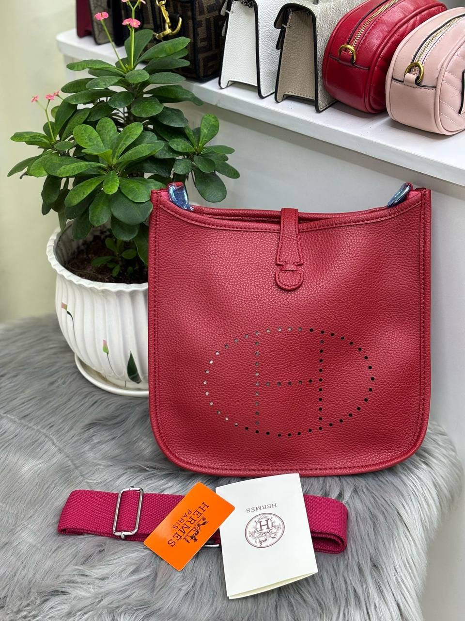 HERMES
SIZE……….  30  CM
110 dhs🇦🇪
with BOX
🎁🎁🎁
Zain244
♥️♥️♥️