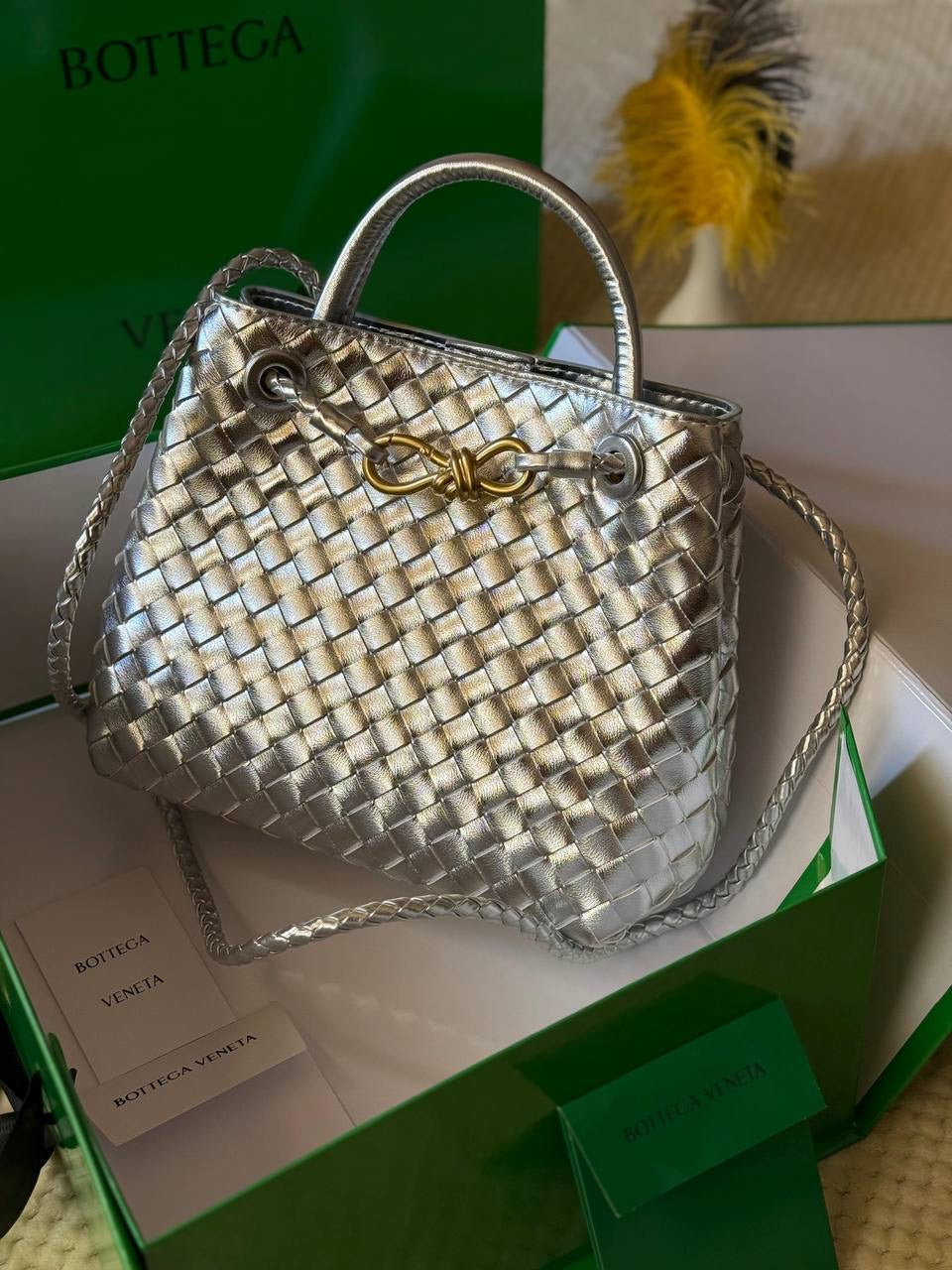 BOTTEGA VENETA
25cm
340 dhs🇦🇪
30cm
350 dhs🇦🇪
Top quality 
With box
🎁🎁🎁
Zain167
♥️♥️♥️
