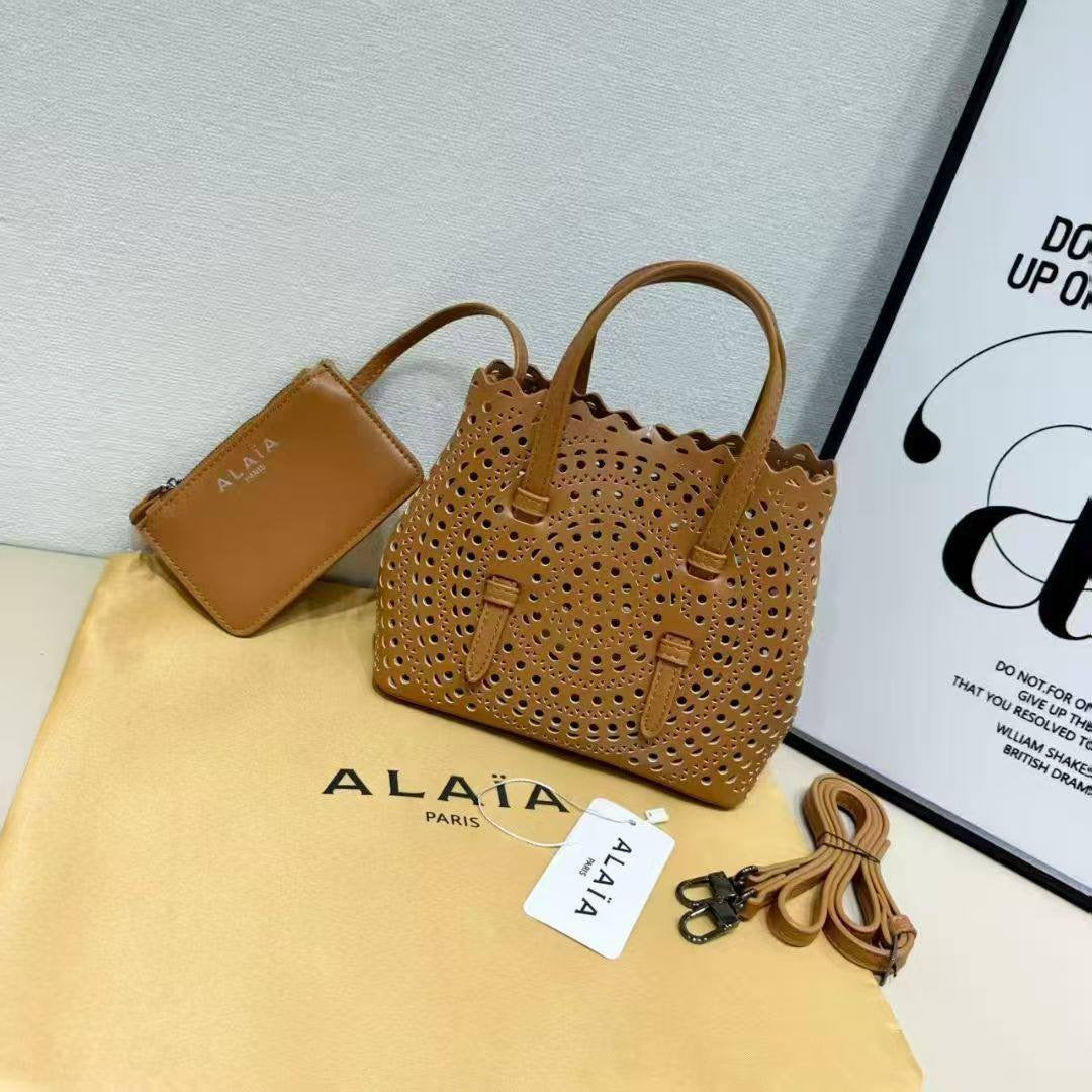 Alaia
With box 
🎁🎁🎁
95 dhs🇦🇪
Zain143
♥️♥️♥️