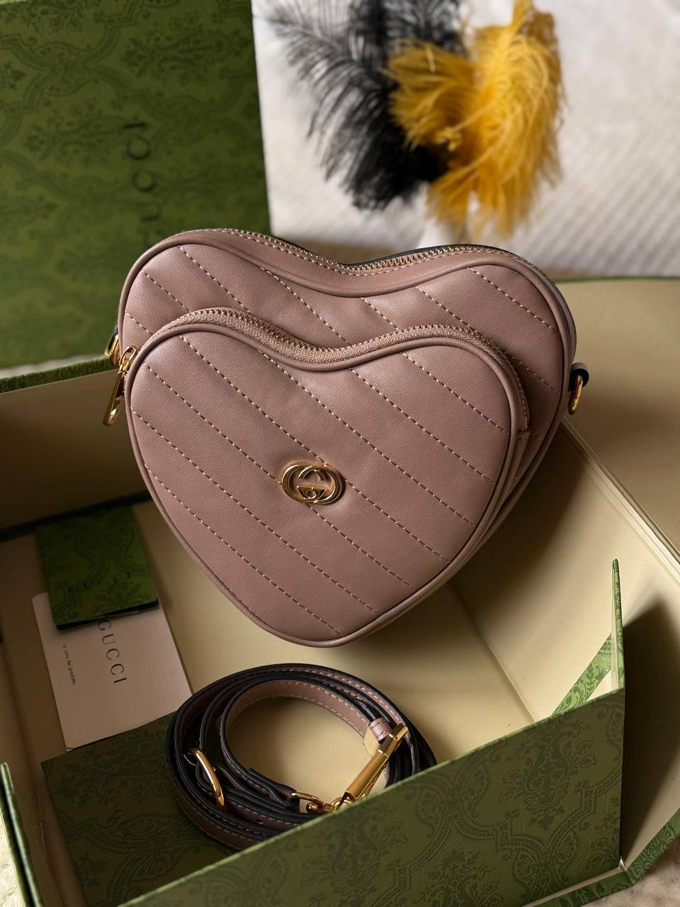 GUCCI
17cm
250 dhs🇦🇪
Top quality 
With box
🎁🎁🎁
Zain167
♥️♥️♥️