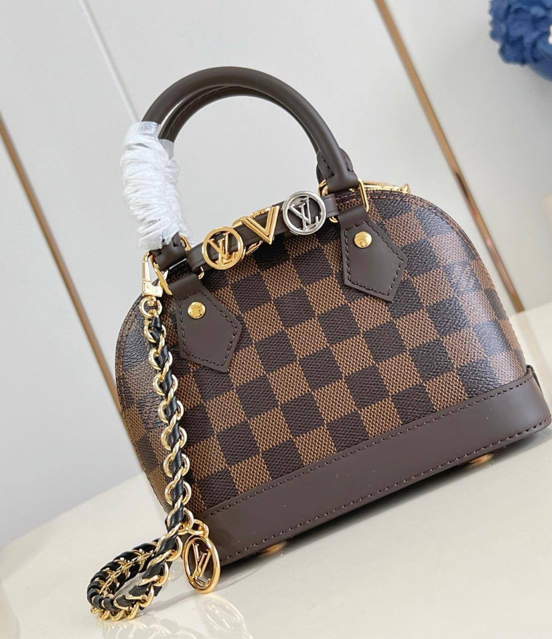 LOUIS VUITTON ✨💕✨
New collection ✨✨✨
SuperMaster Quality 🔥🔥
Available Now ❤️❤️❤️
For Price 👇 WTSP Text Zain 0568585901
Zain252
♥️♥️♥️