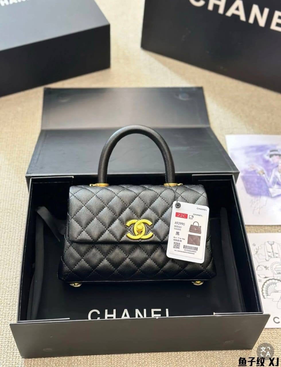 Chanel
100 dhs🇦🇪
with box
🎁🎁🎁
size 23cm
Zain26
♥️♥️♥️