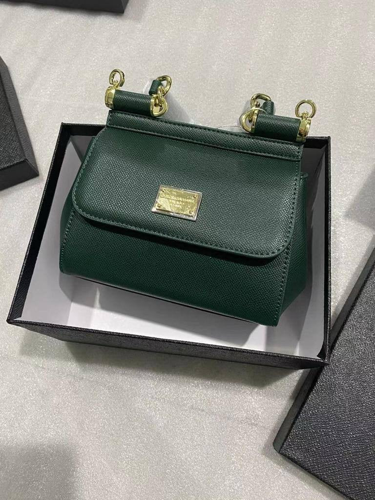 D&G
GOOD QUALITY 
100 dhs🇦🇪
WITH BOX 
🎁🎁🎁
Zain28
♥️♥️♥️