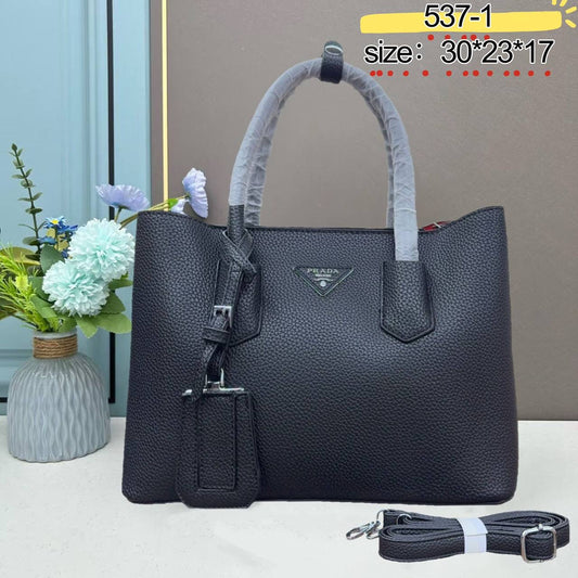 Burberry - Prada
95 dhs🇦🇪
Zain38
♥️♥️♥️