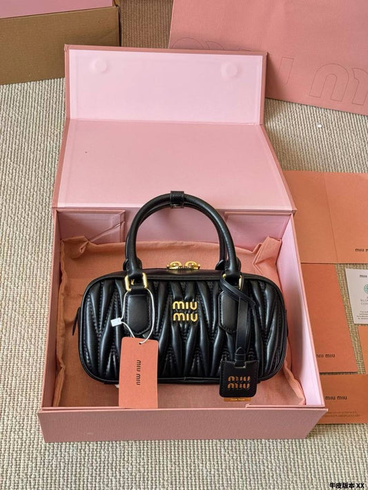 Miu Miu Master 
270 dhs🇦🇪
22 CM
Zain141
♥️♥️♥️