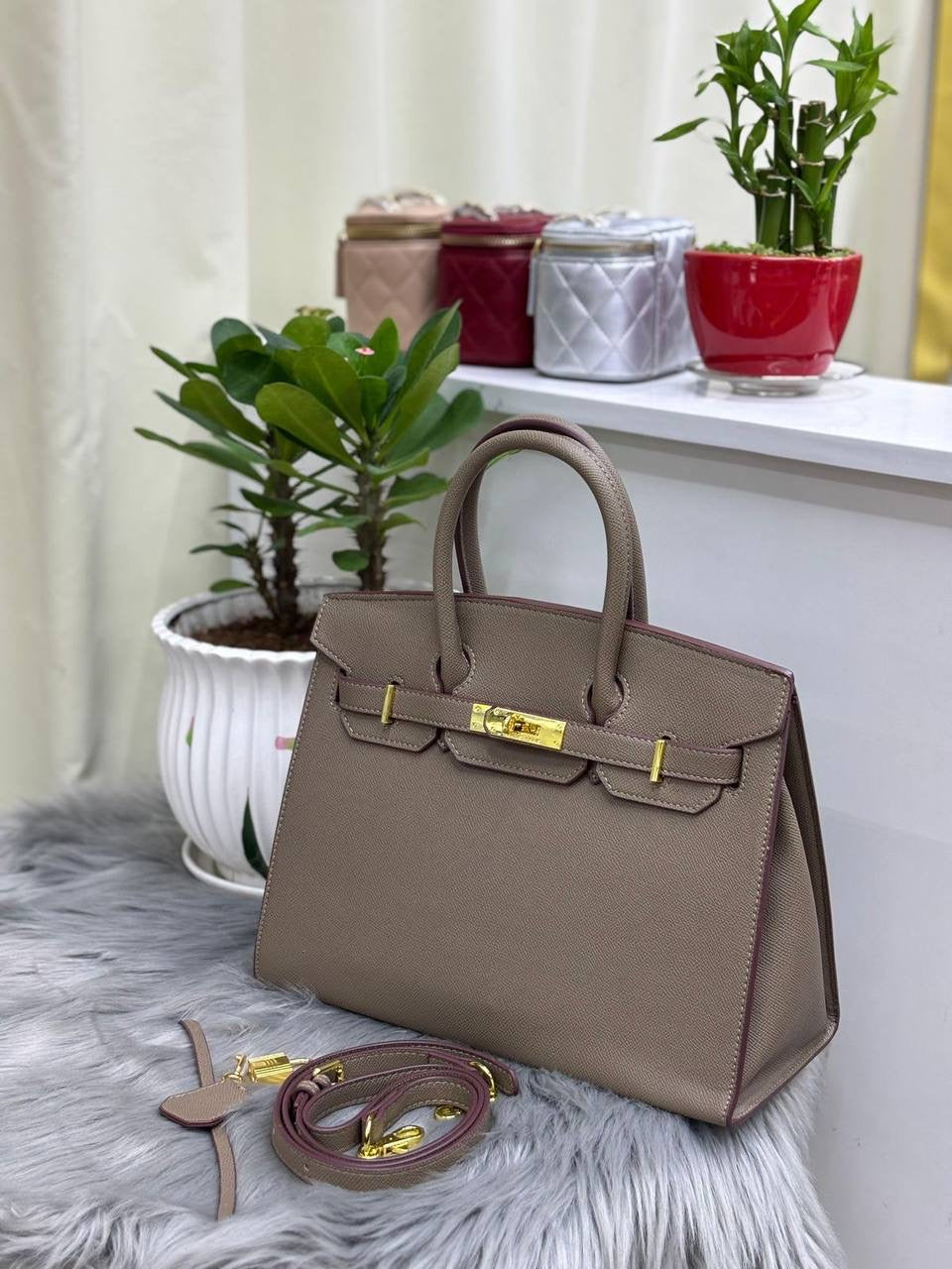 Hermes 
SIZE  ……… 30 cm 
115 dhs🇦🇪
Zain244
♥️♥️♥️