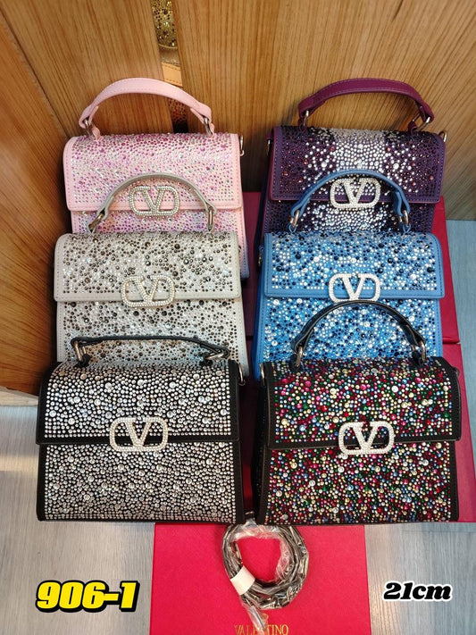 Valentino / Prada stone 
good quality 
with box 
🎁🎁🎁
100 dhs🇦🇪
Zain107
♥️♥️♥️