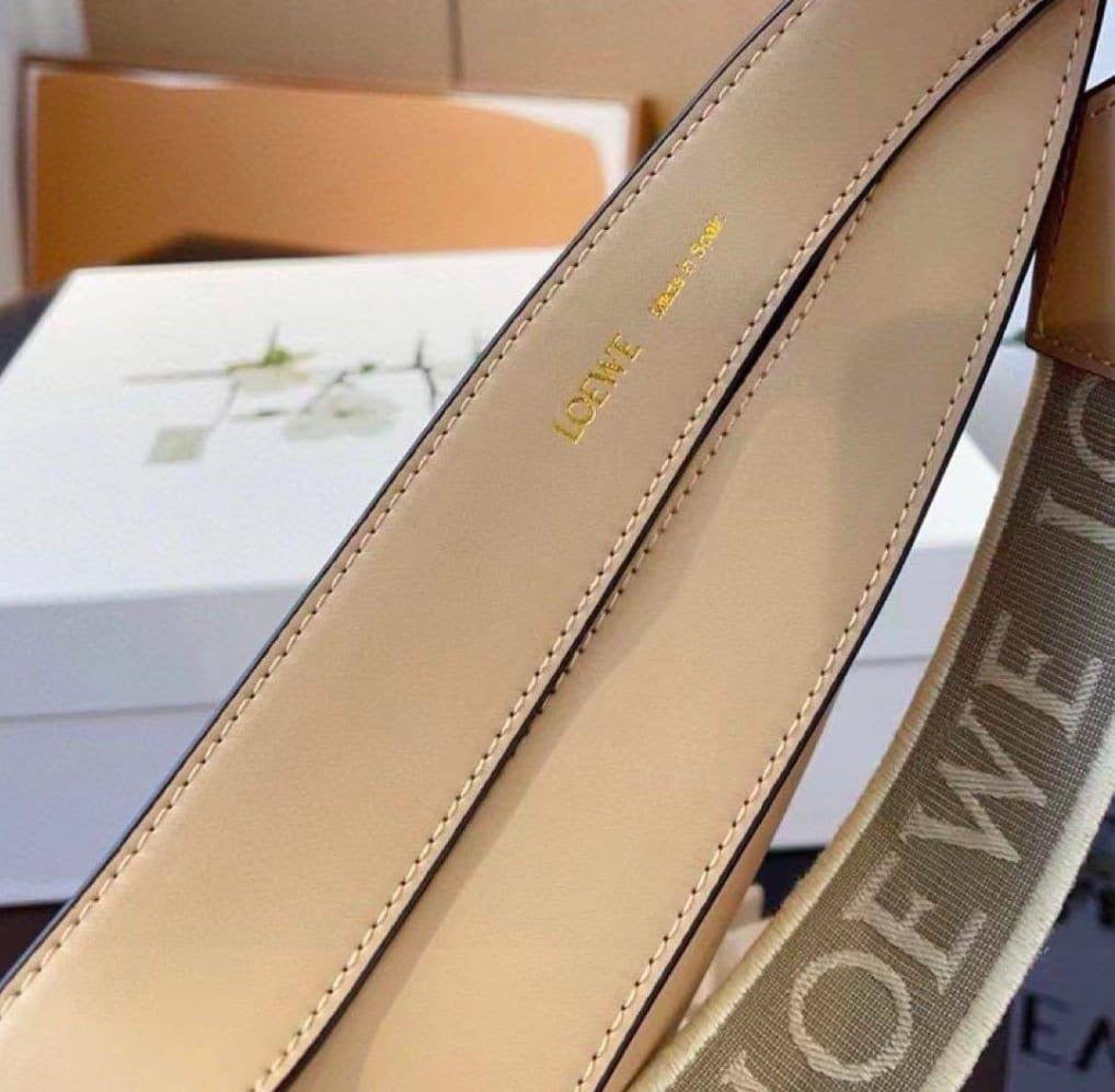 LOEWE 
COPY ONE 
BIG OFFER *WITH BOX 
🎁🎁🎁
120 dhs🇦🇪
Zain39
♥️♥️♥️