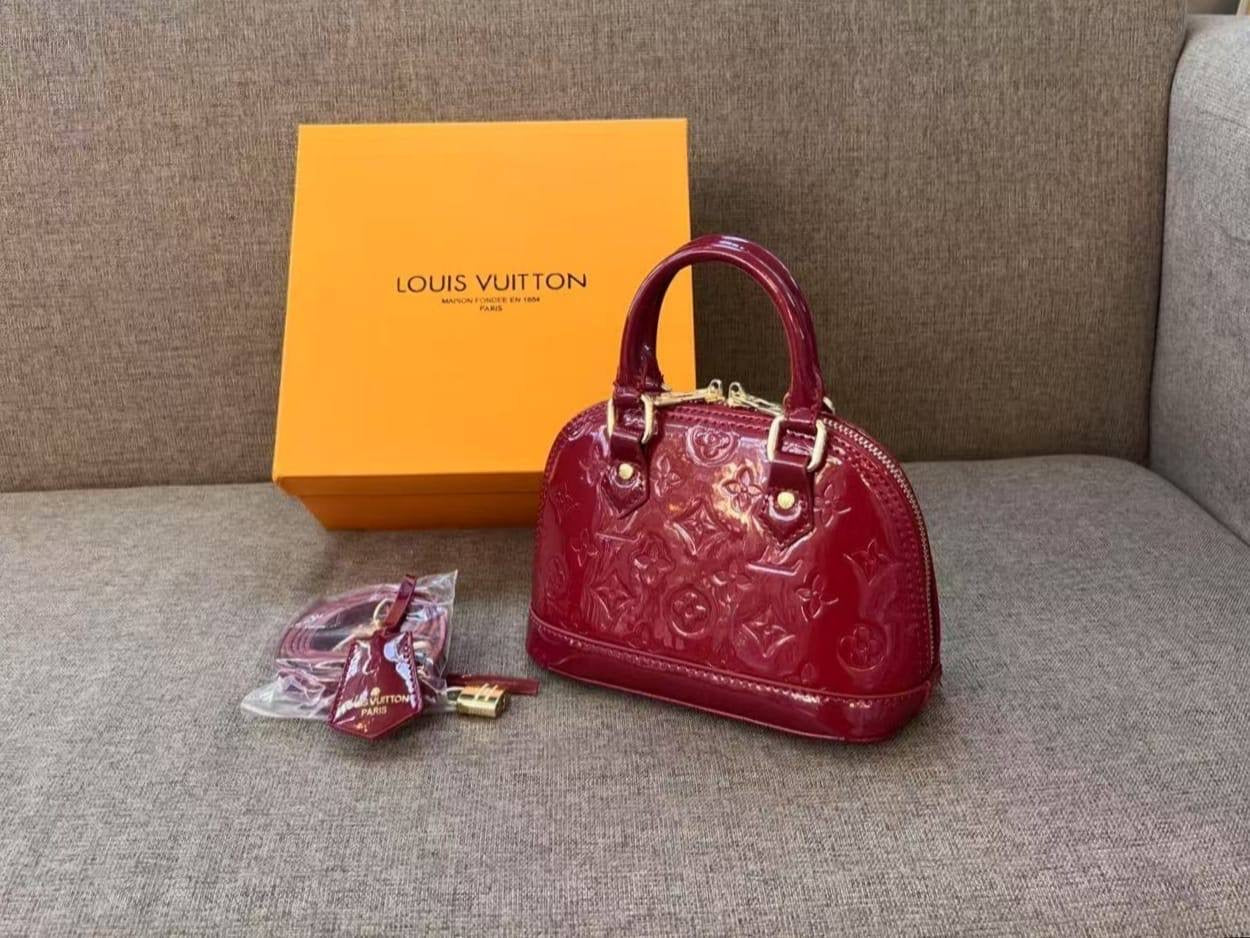 LV
90 dhs🇦🇪
with box
🎁🎁🎁
size 20cm
Zain26
♥️♥️♥️