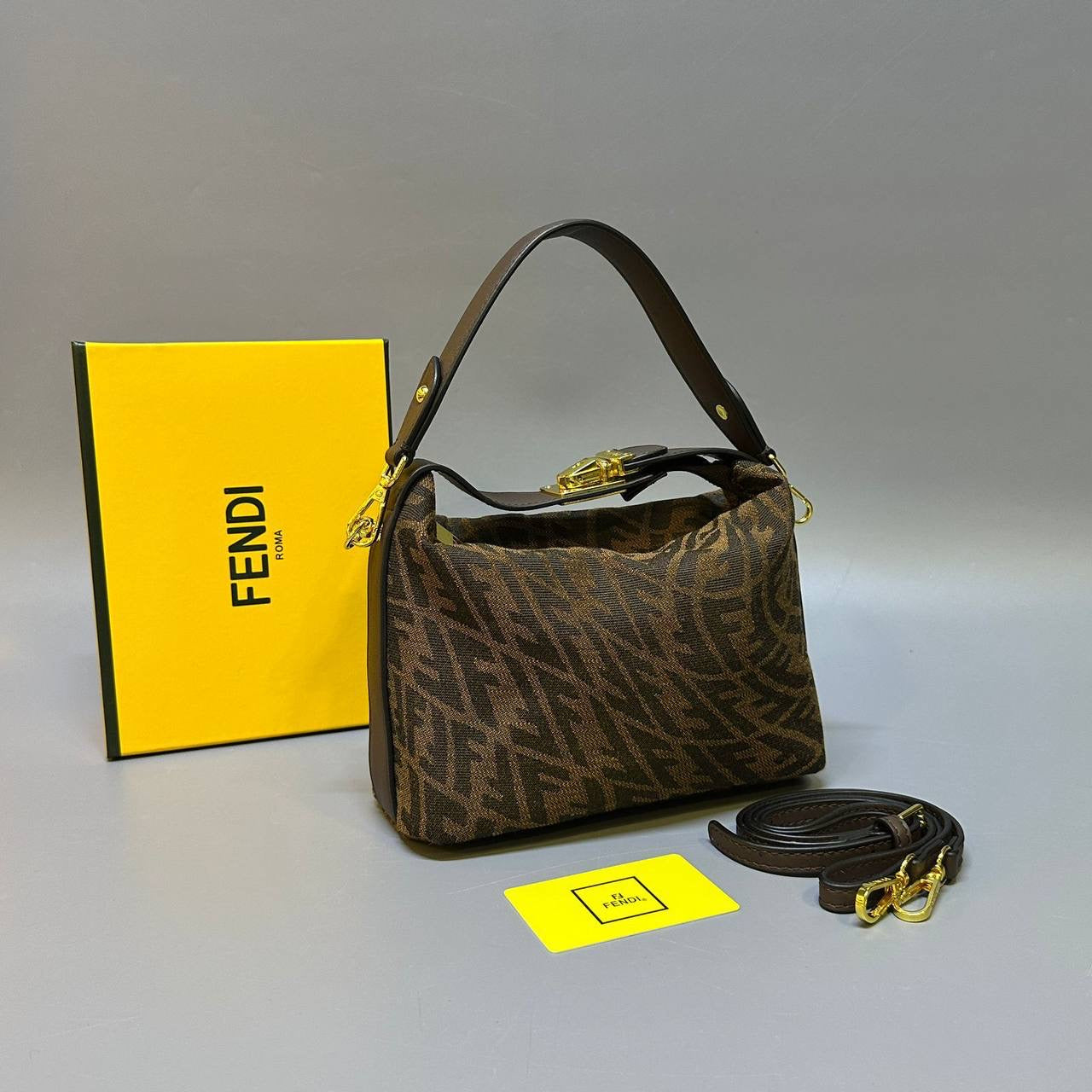 FENDI
 NEW CAME GOOD QUALITY 
WITH BOX 
🎁🎁🎁
90 dhs🇦🇪
Zain39
♥️♥️♥️