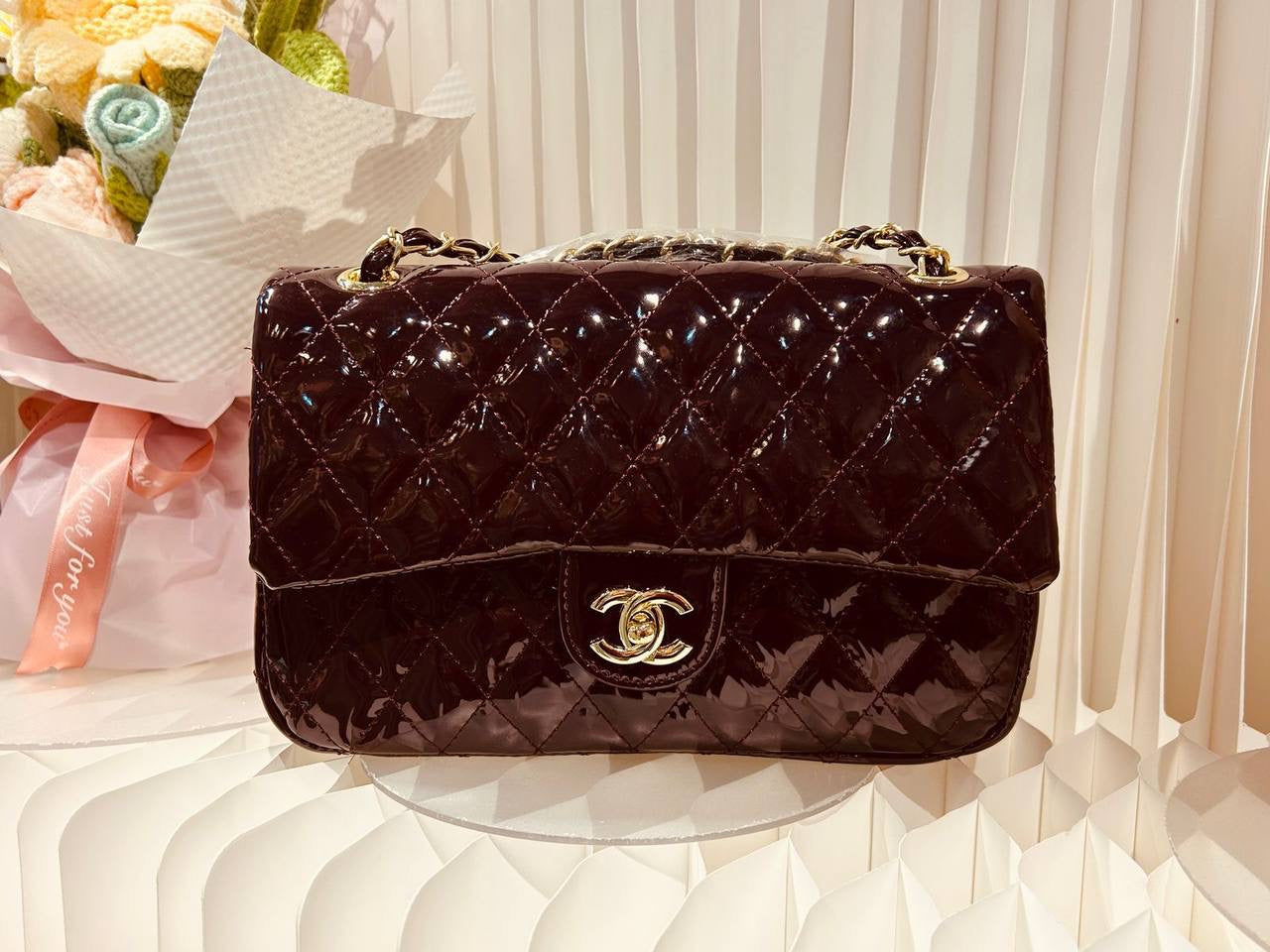 CHANEL 
26*8*16cm
100 dhs🇦🇪
with box
🎁🎁🎁
Zain254
♥️♥️♥️