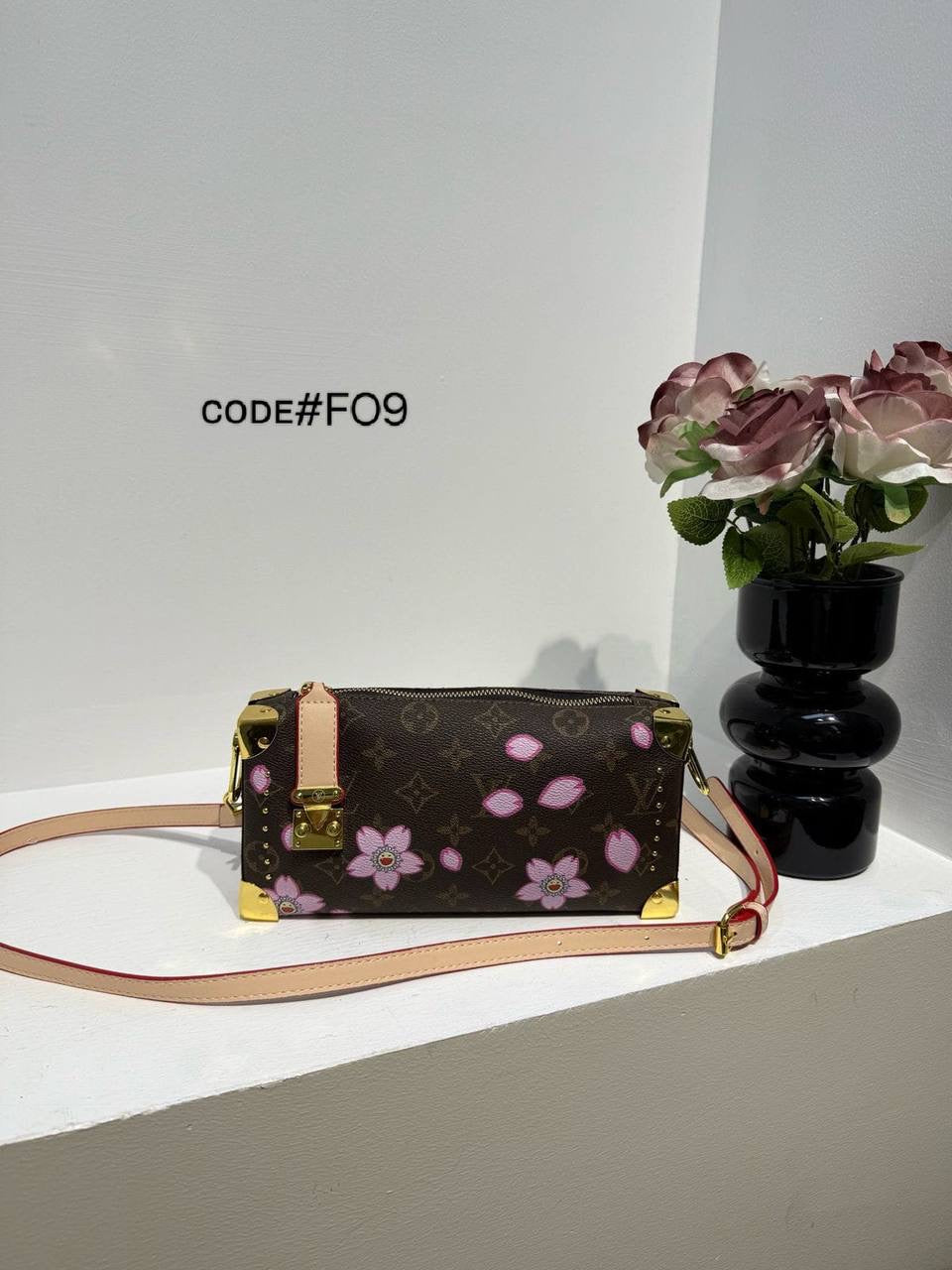 LV
ᴛʀᴜɴᴋ ᴄʀᴏssʙᴀɢ
ᴡɪᴛʜ ʟᴏɴɢ ʙᴇʟᴛ sᴛʀᴀᴘ
ᴍᴏɴᴏɢʀᴀᴍ ʟᴇᴀᴛʜᴇʀ
sɪᴢᴇ : 23  cm
70 dhs🇦🇪
Zain31
♥️♥️♥️