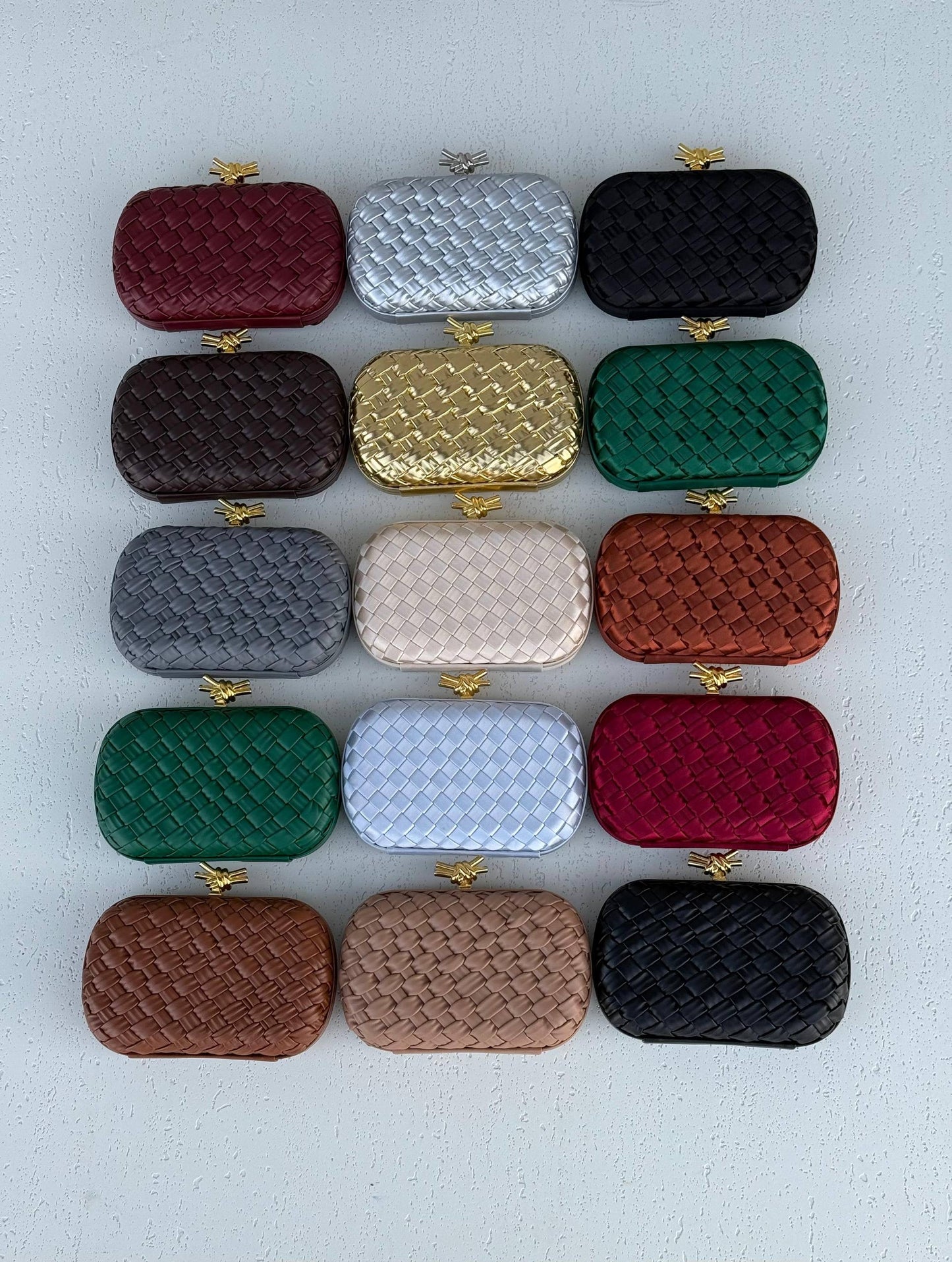 New Collection✨✨✨
BOTTEGA VENETA
20cm
340 dhs🇦🇪
Top quality 
With box
🎁🎁🎁
Zain167
♥️♥️♥️