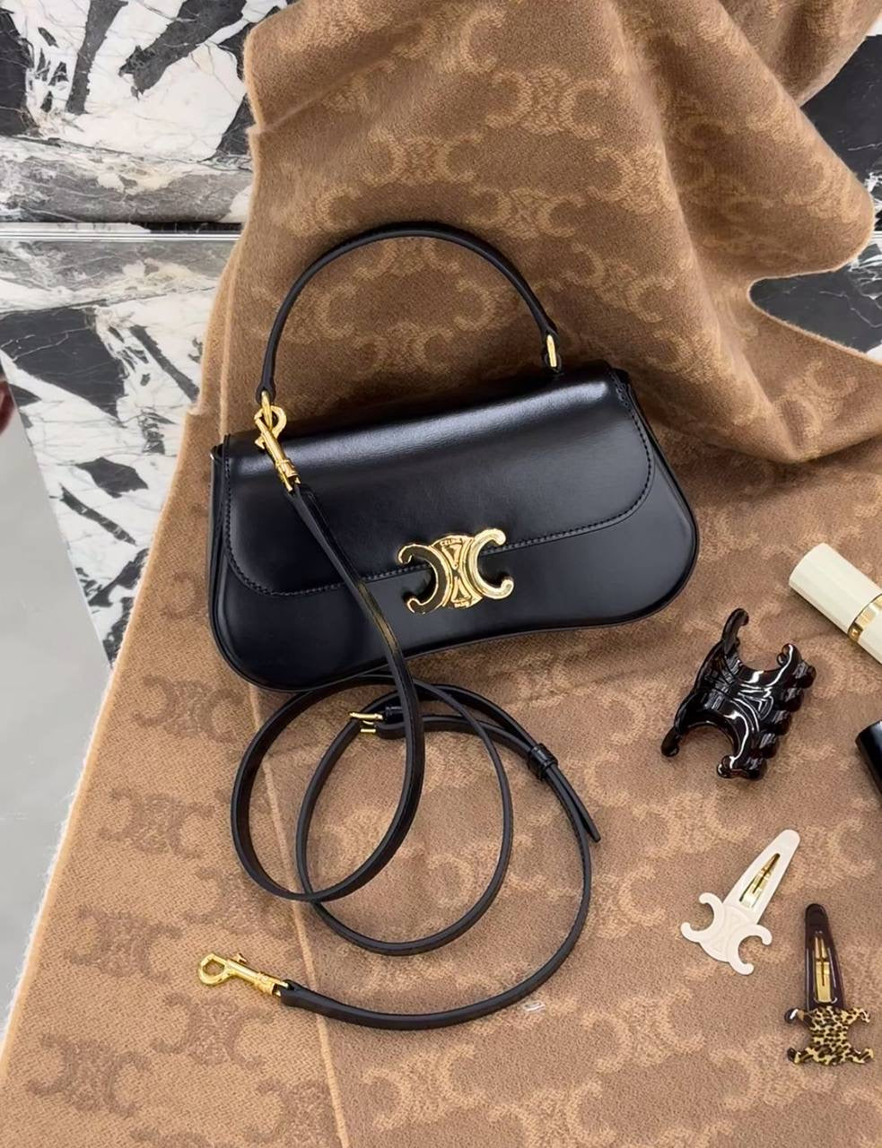 Celine
90 dhs🇦🇪
Good quality
 with box
🎁🎁🎁
Zain35
♥️♥️♥️
