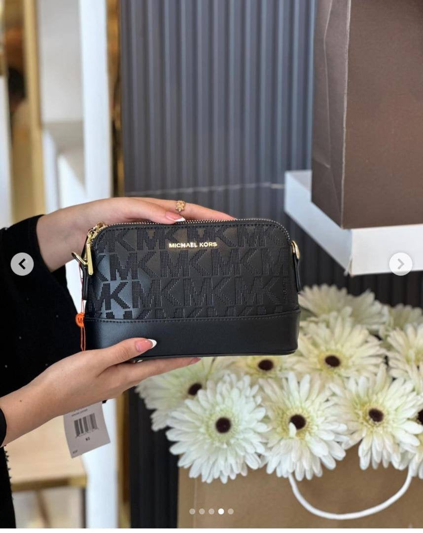 MK
80 dhs🇦🇪
with box
🎁🎁🎁
size 20cm
Zain26
♥️♥️♥️