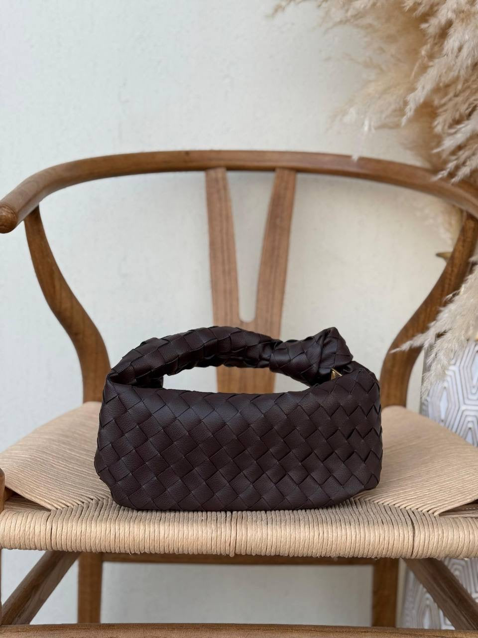 Available again✨✨✨
BOTTEGA VENETA
25cm
350 dhs🇦🇪
Top quality 
With box🎁
Zain167
♥️♥️♥️