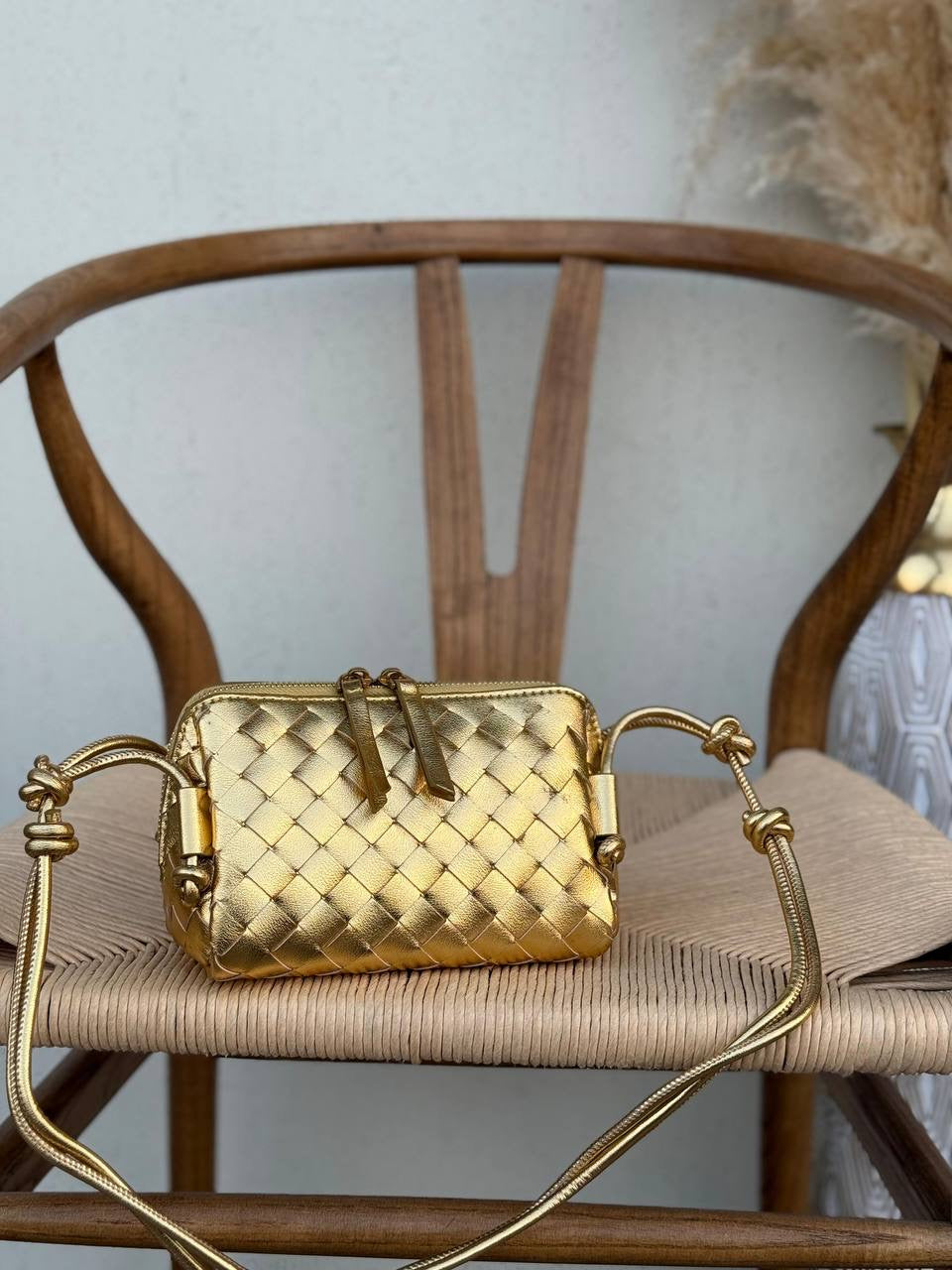 Available again✨✨✨
BOTTEGA VENETA
18cm
330 dhs🇦🇪
Top quality 
With box🎁
Zain167
♥️♥️♥️