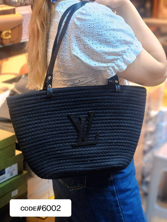 LV
BEACH BAG
size : 39 cm
50 dhs🇦🇪
Zain31
♥️♥️♥️