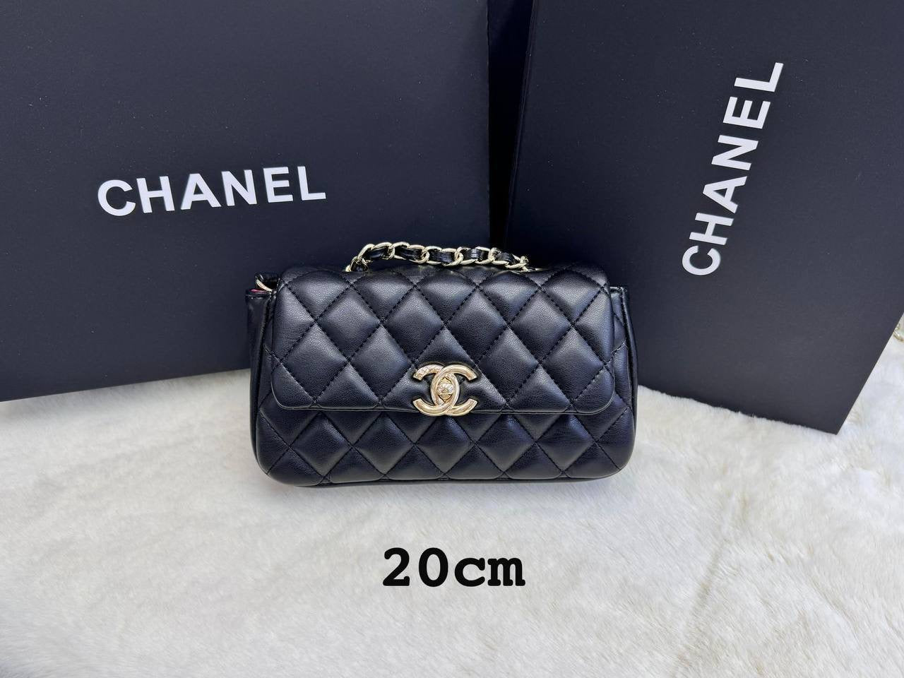 Chanel ss20 ғʟᴀᴘ
ɢᴏʟᴅ ʜᴀʀᴅᴡᴀʀᴇ 
ᴡɪᴛʜʙᴏx
🎁🎁🎁
ϙᴜᴀʟɪᴛʏ:ʟᴀᴍʙsᴋɪɴ
95 dhs🇦🇪
Zain56
♥️♥️♥️