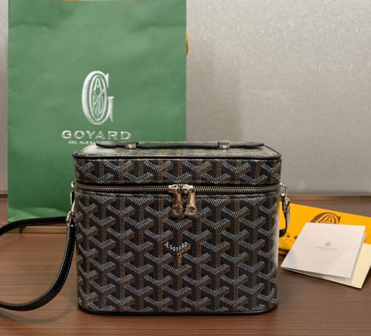 GOYARD 
Master 
20.5CM 
250 dhs🇦🇪
Zain131
♥️♥️♥️