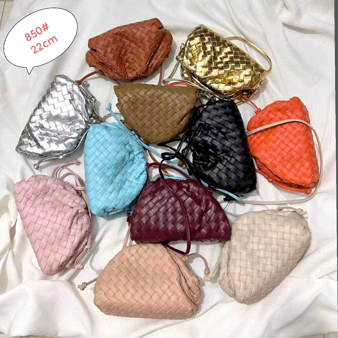 Bottega
105 dhs🇦🇪   
with box
🎁🎁🎁
Zain217
♥️♥️♥️