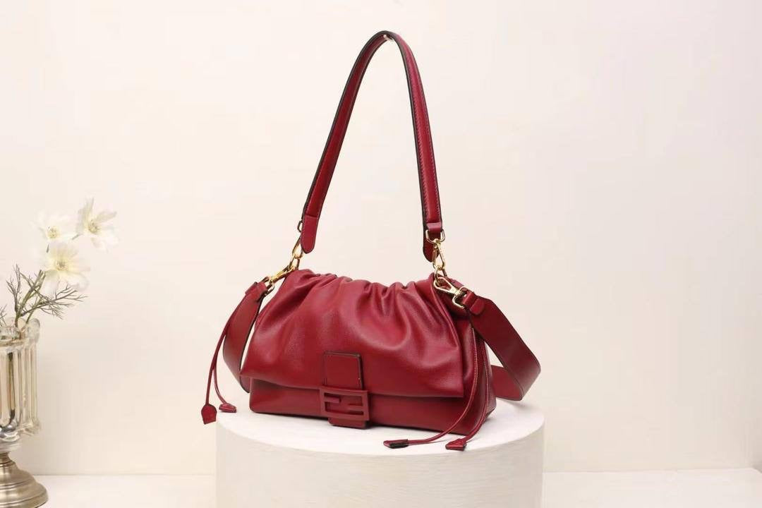 Fendi
95 dhs🇦🇪
size 30cm
Zain26
♥️♥️♥️