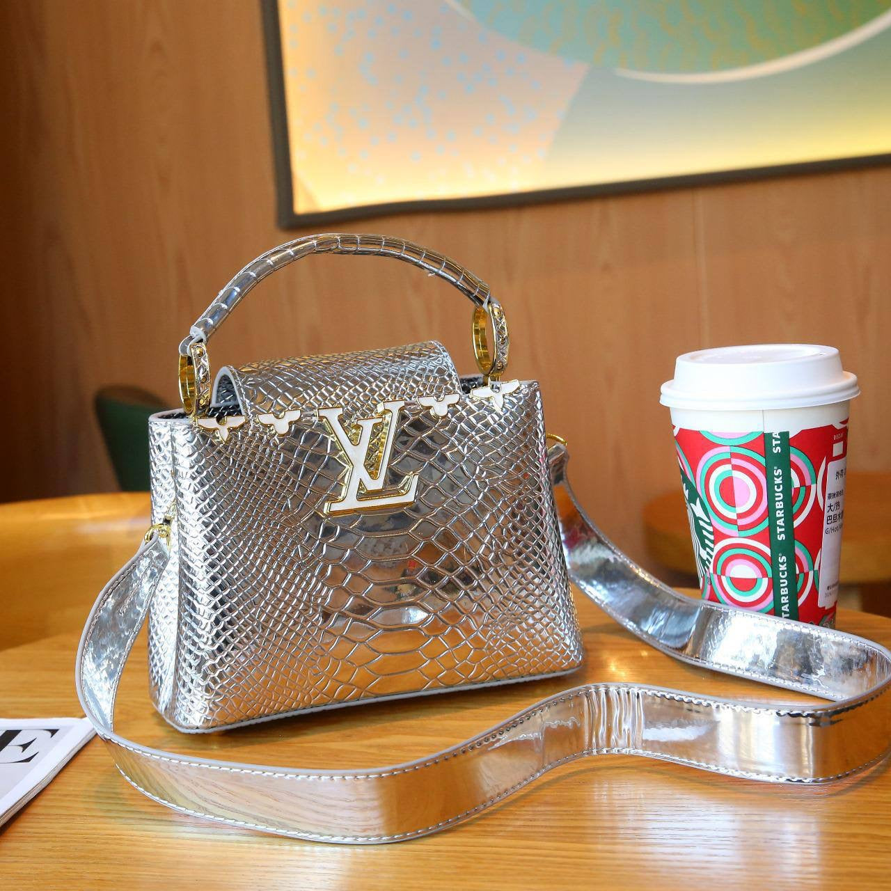 LV
Best quality 
with box’s 
🎁🎁🎁
110 dhs🇦🇪
size 20cm
Zain158
♥️♥️♥️