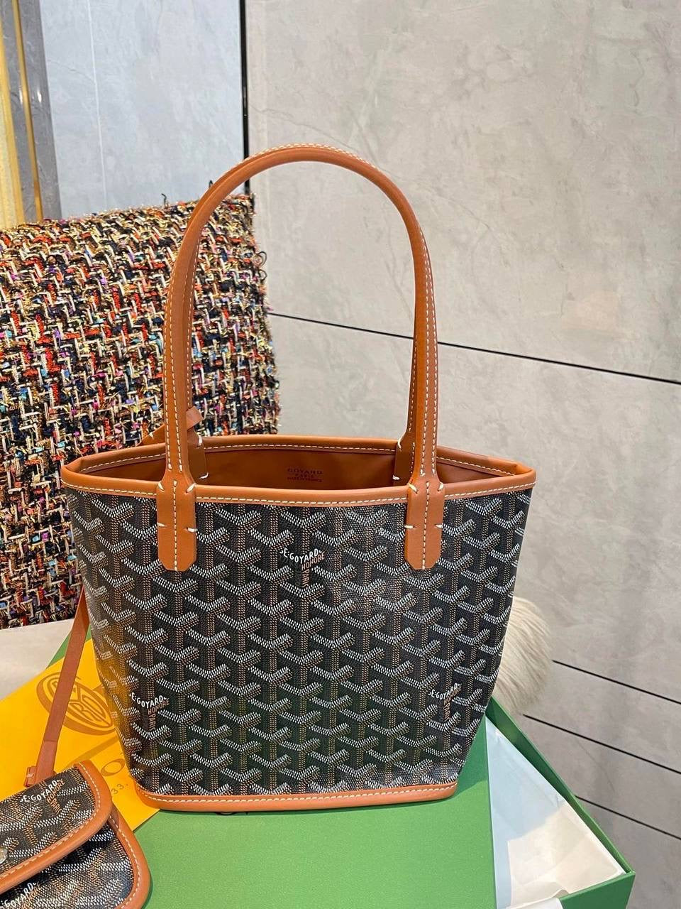 Goyard 
good quality
size 30* 20 cm 
80 dhs🇦🇪
Zain12
♥️♥️♥️