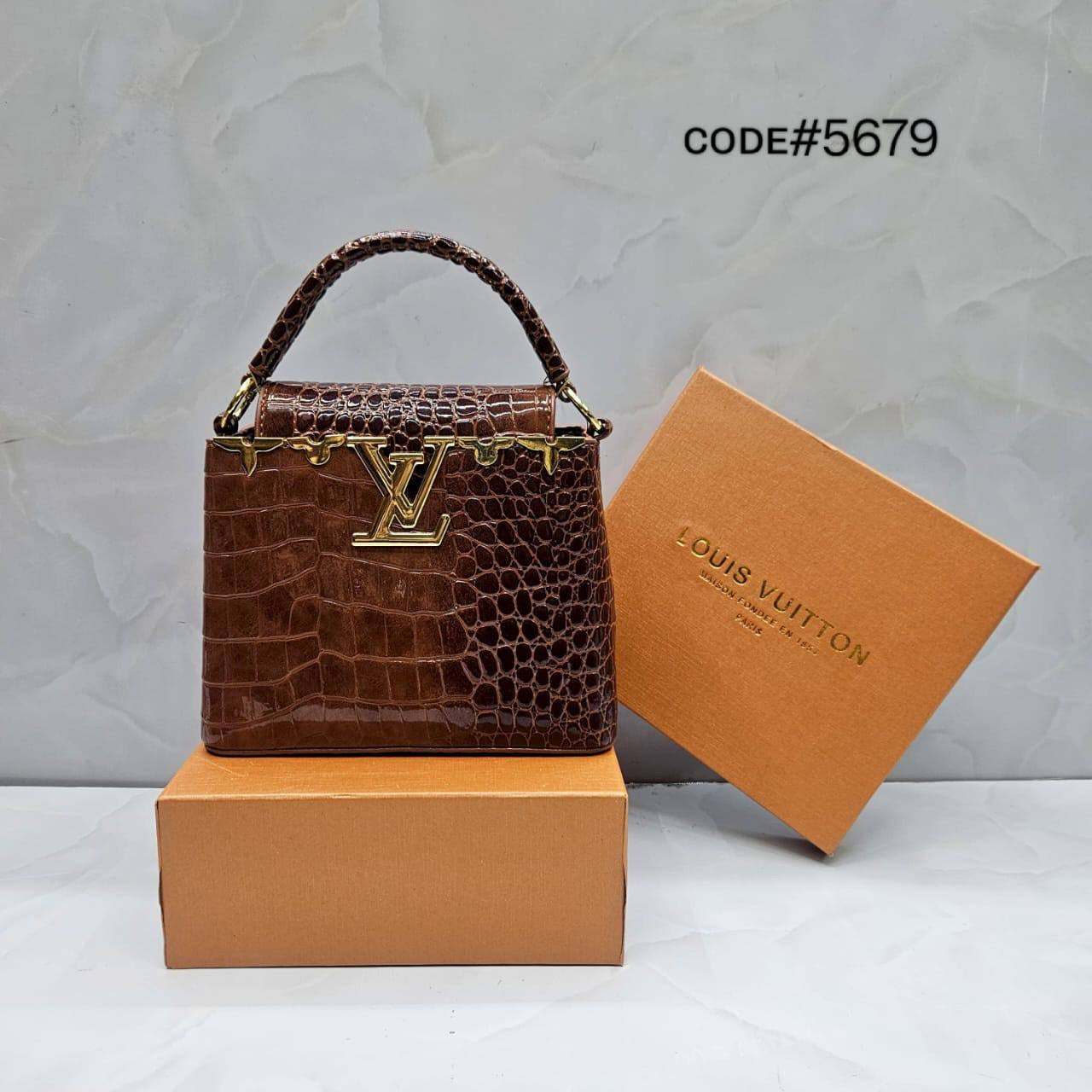 LV
ᴄᴀᴘᴜᴄᴄɪɴᴇ ᴛᴏᴘ ʜᴀɴᴅ ʙᴀɢ
ᴡɪᴛʜ ʟᴏɴɢ ʙᴇʟᴛ sᴛʀᴀᴘ
CROCODILE ɢʟᴏssʏ ᴍᴀᴛᴇʀɪᴀʟ
ɢᴏʟᴅ ʜᴀʀᴅᴡᴀʀᴇ
sɪᴢᴇ : 20 cm
ᴡɪᴛʜ BOX
🎁🎁🎁
75 dhs🇦🇪
Zain31
♥️♥️♥️