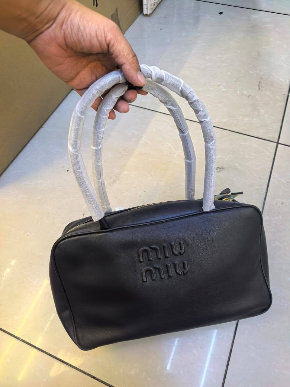 Miu Miu
Master
350 dhs🇦🇪
Add box paper bag🎁
30 dhs🇦🇪
Zain10
♥️♥️♥️