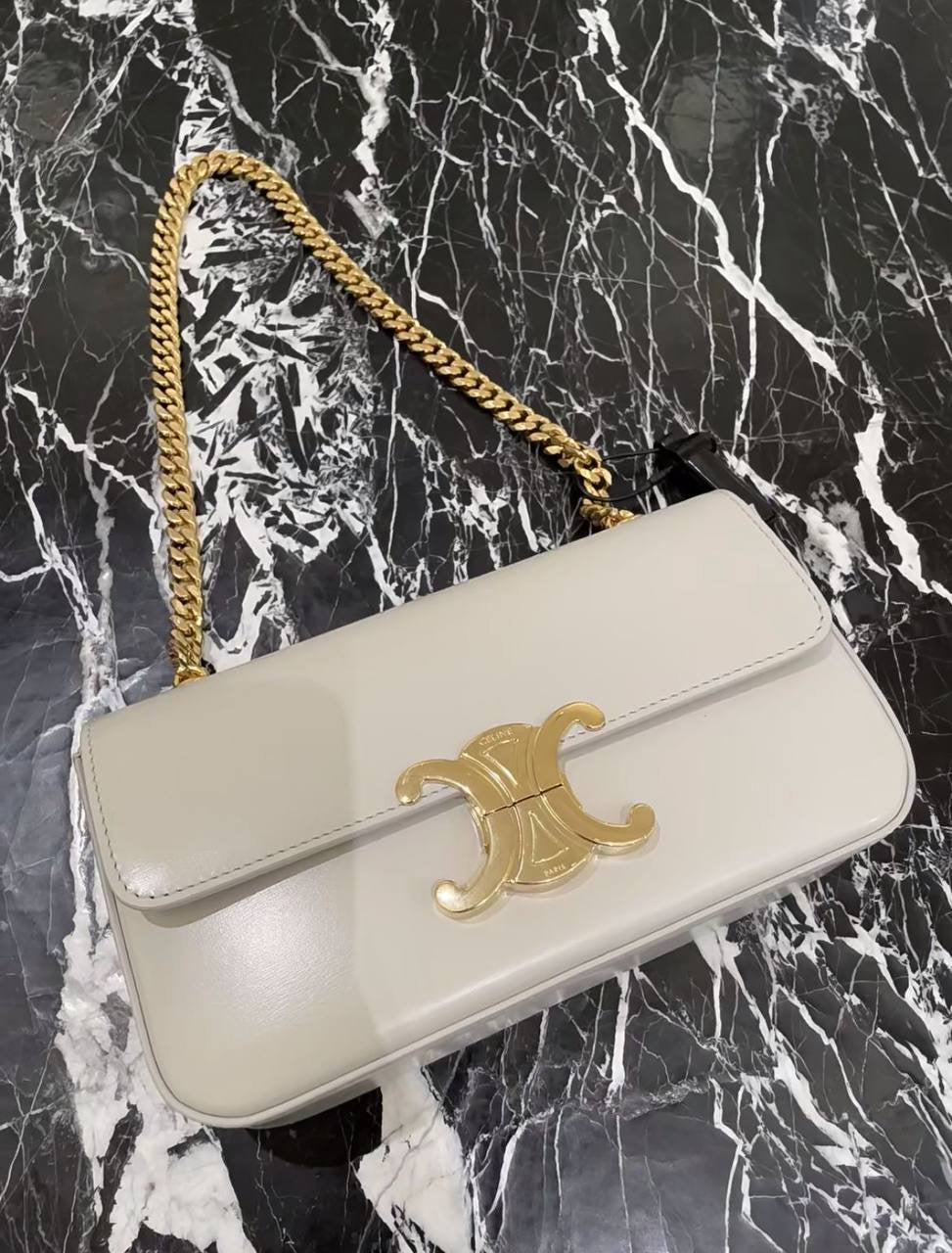 Celine
90 dhs🇦🇪
Good quality
 with box
🎁🎁🎁
Zain35
♥️♥️♥️
