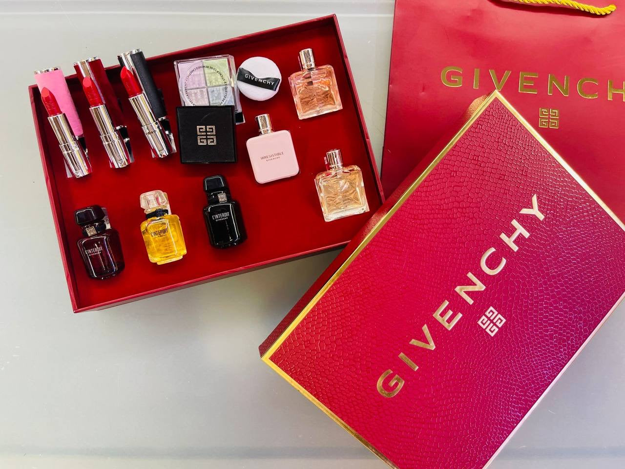 Givenchy set 
120 dhs🇦🇪
Zain01
♥️♥️♥️