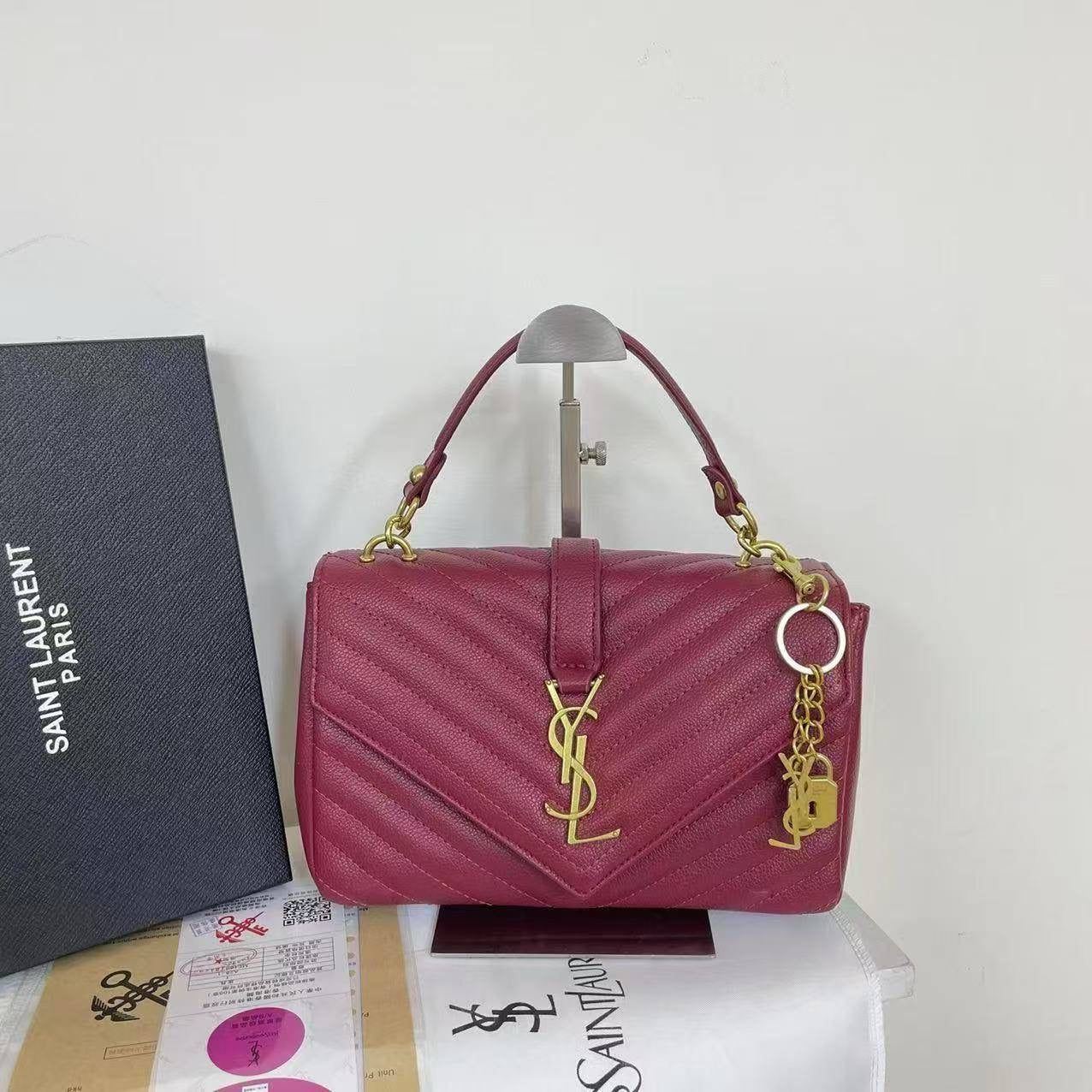 YSL 
105 dhs🇦🇪
With box
🎁🎁🎁
size 25cm
Zain161
♥️♥️♥️
