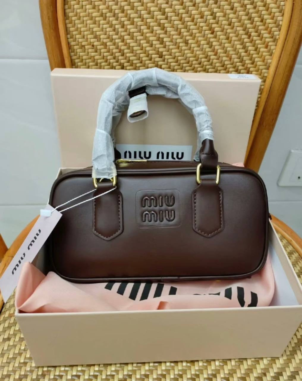 Miu Miu 
good quality, 
comes with box, 🎁
size  23* 13 cm 
100 dhs🇦🇪
Zain12
♥️♥️♥️