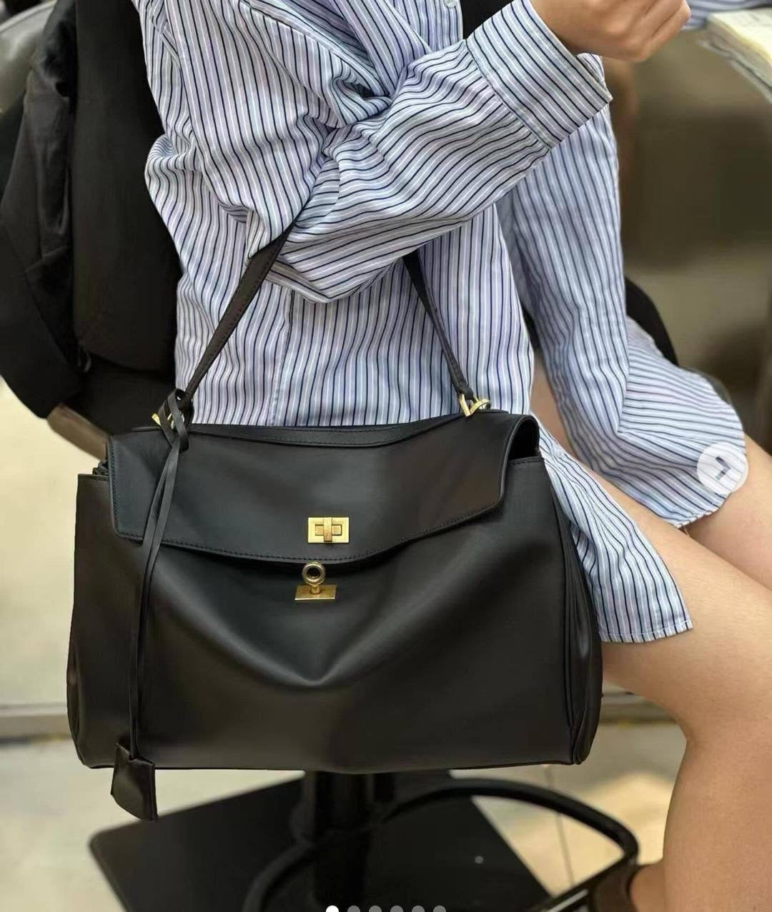 Balenciaga Master
#35cm offer 340 dhs🇦🇪
#41cm offer 350 dhs🇦🇪
Zain228
♥️♥️♥️