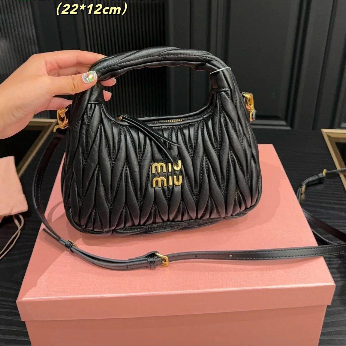 Miu Miu
with box
95 dhs🪙
Zain46
❤️❤️❤️