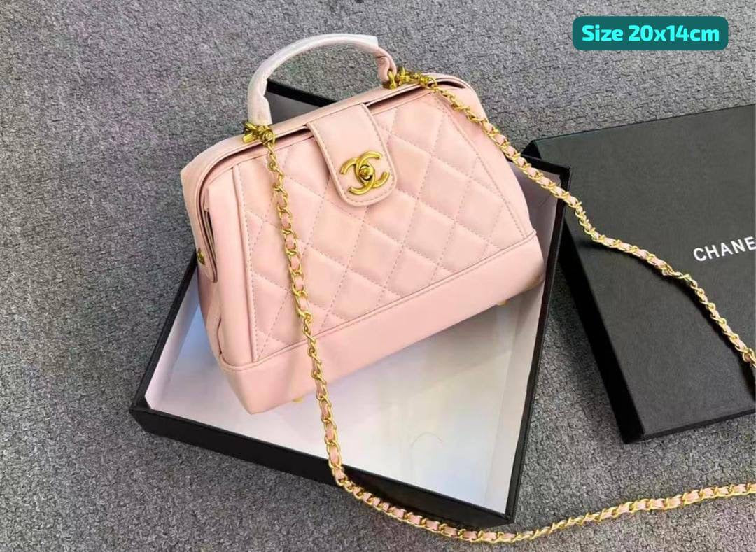 Chanel
Best quality 
with box’s 
🎁🎁🎁
120 dhs🇦🇪
size 20 cm
Zain158
♥️♥️♥️