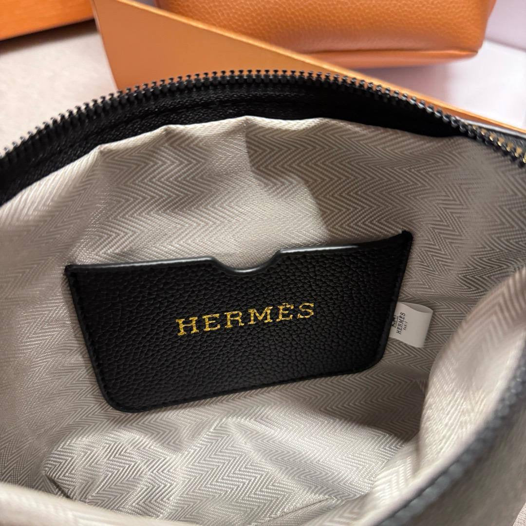 Hermes
22*14*8cm
With box 
🎁🎁🎁
60 dhs🇦🇪
Zain17
♥️♥️♥️