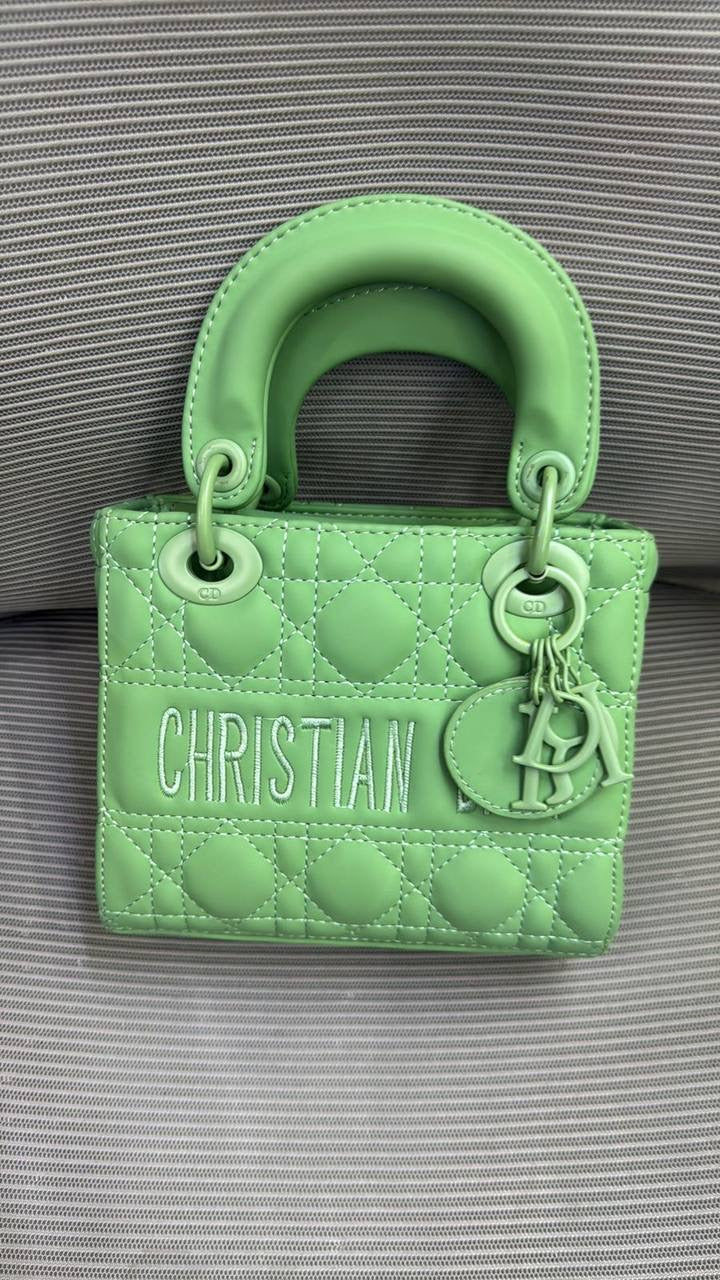 Dior
18cm
95 dhs🪙💕
with box
🎁🎁🎁
Zain16
♥️♥️♥️