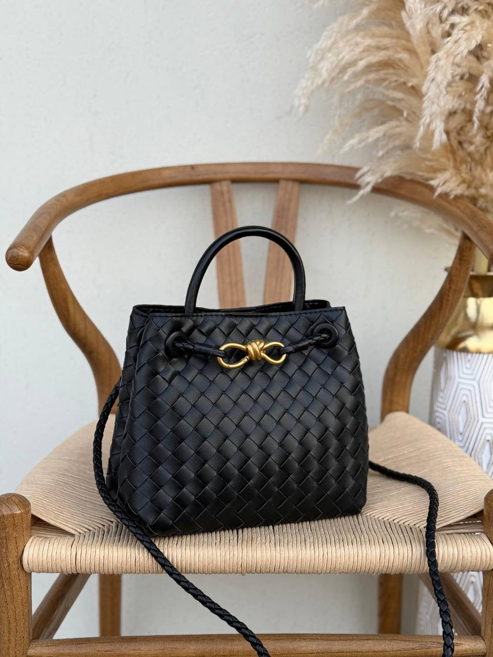 Available Again✨✨✨
BOTTEGA VENETA
25cm
340 dhs🇦🇪
Top quality 
With box🎁
Zain167
♥️♥️♥️