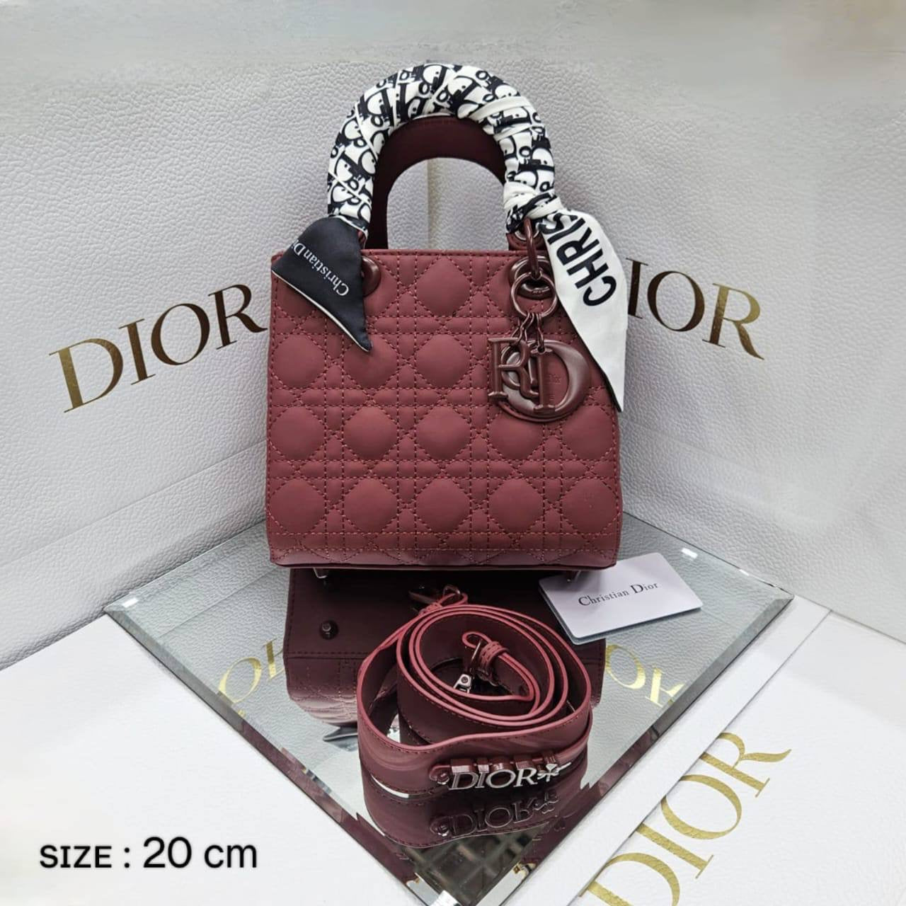 Dior
ᴍᴀᴛᴛᴇ ʟᴇᴀᴛʜᴇʀ ᴍᴀᴛᴇʀɪᴀʟ
ᴡɪᴛʜ ᴛᴡɪʟʟʏ ɪɴᴄʟᴜᴅᴇ
sɪᴢᴇ: 20 cm
ᴡɪᴛʜ BOX
🎁🎁🎁
95 dhs🇦🇪
Zain31
♥️♥️♥️