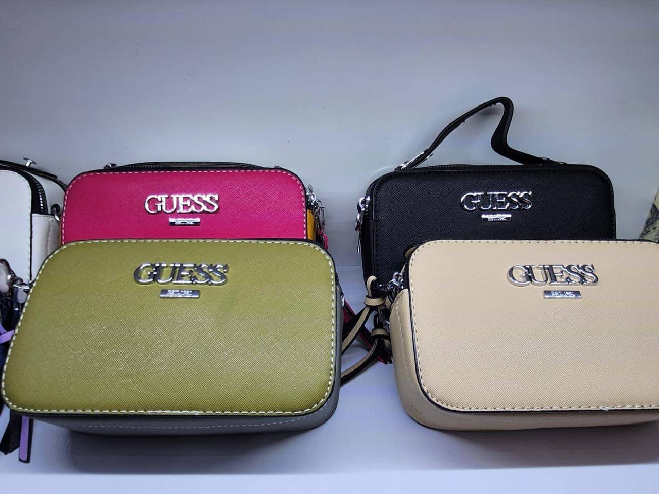 Guess 
Size : 19 * 11 * 7 cm
60 dhs🇦🇪
with box
🎁🎁🎁
Zain115
♥️♥️♥️